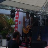 Slash solo 2013 0324_miami soundcheck (2)